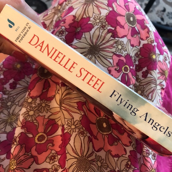 Flying Angels A Novel by Danielle Steel Excellent Book In Excellent Condition - Picture 4 of 5